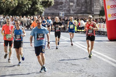 2016 yılında Roma'da maraton sırasında sporcular.