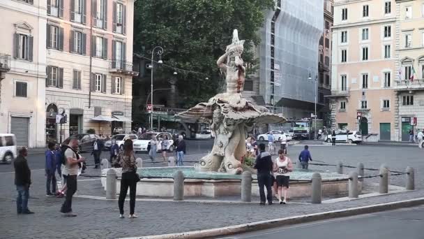 Piazza Barberini e la Fontana del Tritone — Video Stock