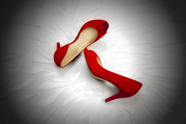 Red shoes, a symbol femicide — Stock Photo, Image