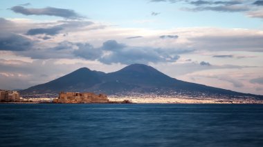 Naples, kale dell'Ovo ve Vesuvius