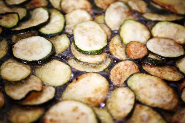 Kızarmış kabak pan ve petrol