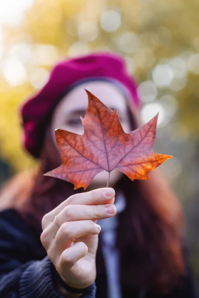 Girl Red Cap Offers Dry Autumn Leaf — Stock Photo, Image