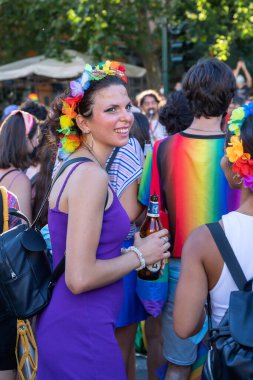 Roma, İtalya - 26 Haziran 2021: LGBT toplumunun hakları için evrensel gösteri, Roma Onur Yürüyüşü katılımcıları.