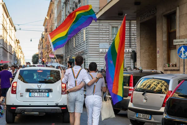 ローマ イタリア 6月26 2021 Lgbtコミュニティの権利のための普遍的なデモンストレーション ローマプライドの通りでの参加者のパレード — ストック写真