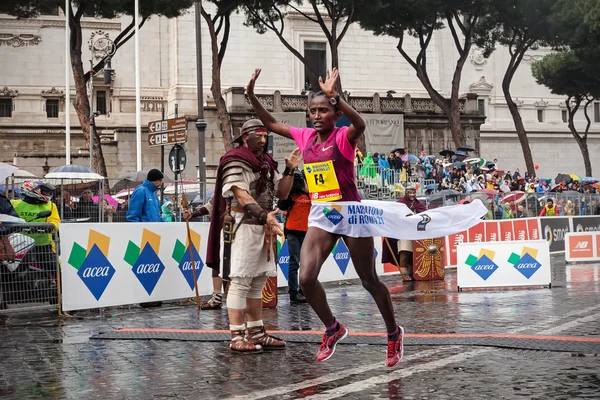 Tolwalk Meseret, vann damernas lopp i Rom Marathon — Stockfoto
