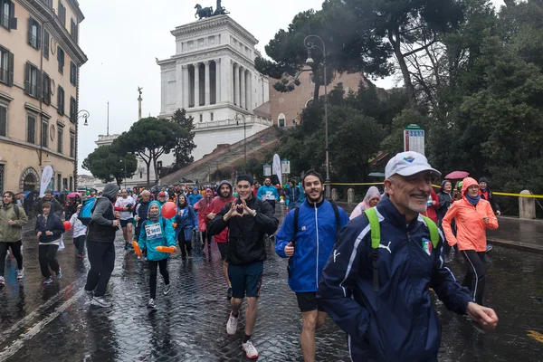 Účastníci v malé romský maratón. — Stock fotografie