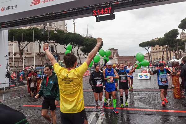 Bitiş çizgisine atletleri