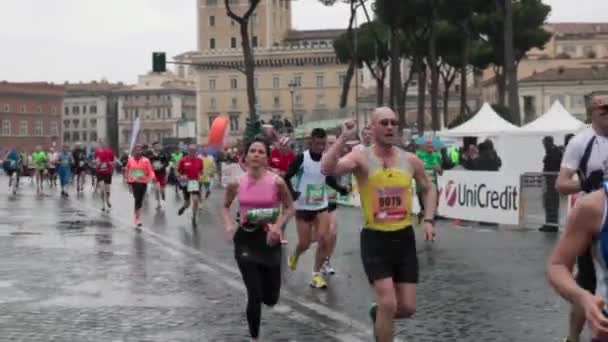 Римский марафон, прибытие — стоковое видео