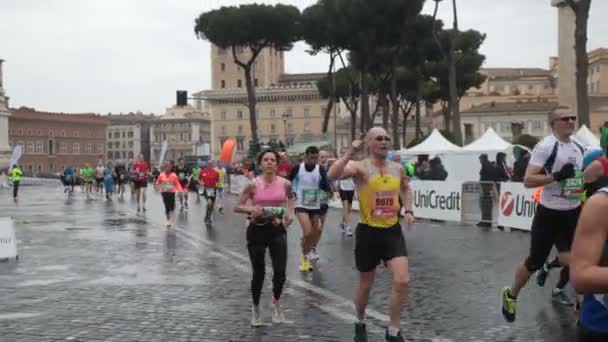 Marathon van Rome, aankomst — Stockvideo