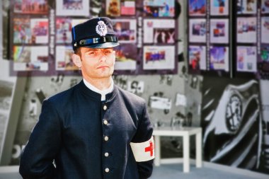 Tarihsel üniformalı