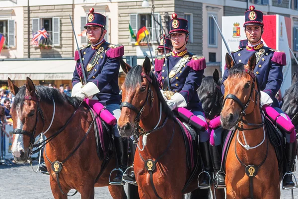 Полиция на коне — стоковое фото