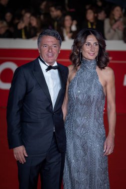 ROME, ITALY - 15 Ekim Agnese Landini ve Matteo Renzi, 20. Roma Film Festivali sırasında Auditorium Parco Della Musica 'da düzenlenen kırmızı halıya katıldılar..