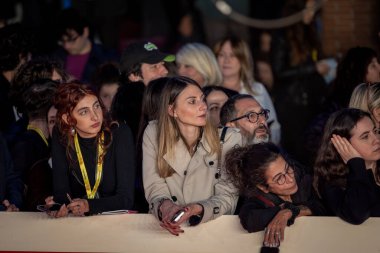 ROMA, İtalya - 15 Ekim: Taraftarlar, 20. Roma Film Festivali sırasında Oditoryum Parco Della Musica 'daki kırmızı halı açılışına katıldılar.