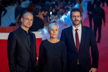 ROMA, İtalya - 15 Ekim 2025 'te İtalya' nın başkenti Roma 'da düzenlenen 20. Roma Film Festivali' nde konuklar kırmızı halıya katılıyor..