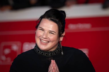Roma, İtalya - 18 Ekim 2025: Rita Abela, Oditoryum Parco della Musica 'da düzenlenen 20. Roma Film Festivali sırasında Gli Occhi Degli Altri kırmızı halısına katıldı.