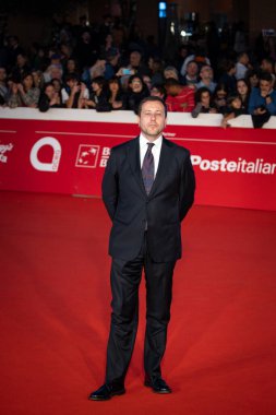 Roma, İtalya - 18 Ekim 2025: Andrea de Sica, 20. Roma Roma Film Festivali sırasında Auditorium Parco della Musica 'daki Gli Occhi Degli Altri kırmızı halısına katıldı.