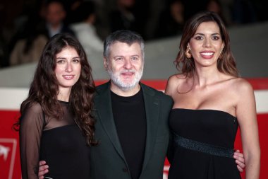 Roma, İtalya - 25 Ekim 2025: Gaston Duprat ve Tania Bambaci, 20. Roma Film Festivali sırasında Oditoryum Parco Della Musica 'da düzenlenen Kapanış Töreni kırmızı halı sırasında' 40 Secondi 'özel jüri ödülüyle poz verdiler. 