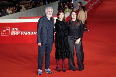 Roma, İtalya - 25 Ekim 2025: Francesco Piccolo, Francesca Archibugi ve Laura Paolucci, 20. Roma Film Festivali sırasında Parco della Musica 'da düzenlenen llusione kırmızı halısına katıldılar.. 