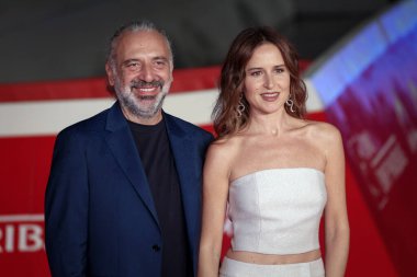 Roma, İtalya - 25 Ekim 2025: Stefano Bollani ve Valentina Cenni, 20. Roma Film Festivali sırasında Oditoryum Parco della Musica 'da düzenlenen Tutta Vita kırmızı halısına katıldılar.. 