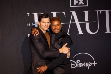 Roma, İtalya - 19 Ocak 2026: Aktörler Ashton Kutcher ve Jeremy Pope, FX 'in yeni uluslararası gerilim dizisi 