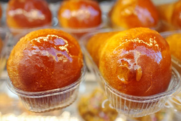 Napoliten baba tipik bir katmerli dondurma pasta