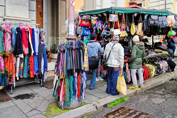 Kiosk eşarp satışı için — Stok fotoğraf