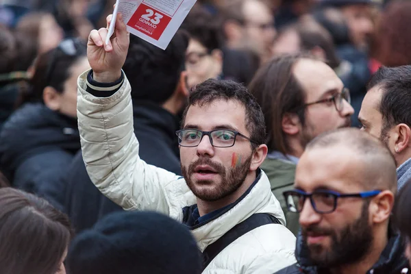 Demonstranter rainbow, demonstration Svegliatitalia. — Stockfoto