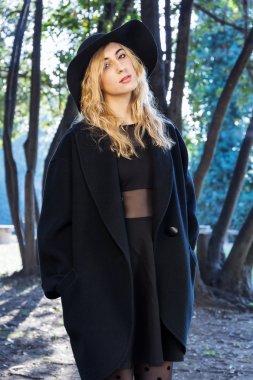 Doğal ortamda kadın portresi