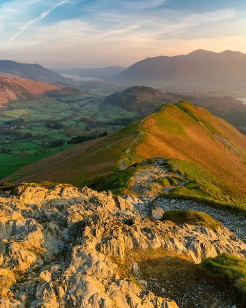 Vibrant Sunrise Colours Golden Light Rocks Foreground Taken English Lake — Stock Photo, Image