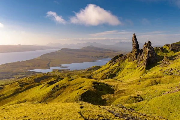 Драматичний Вид Старого Сторра Спокійного Літнього Ранку Острів Скай Шотландія — стокове фото
