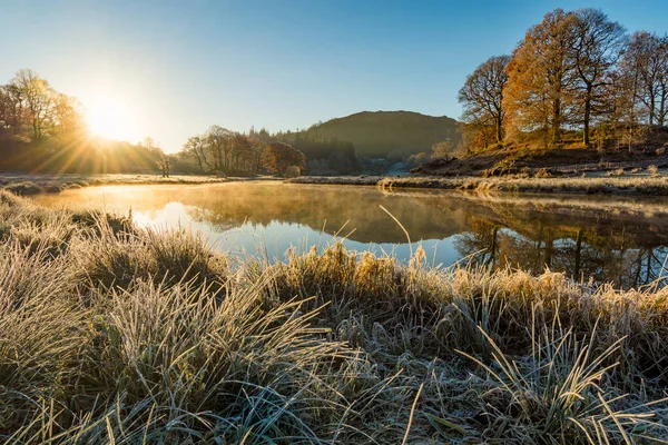 Ngiliz Göl Bölgesi Ndeki Brathay Nehri Nde Soğuk Bir Sonbahar — Stok fotoğraf