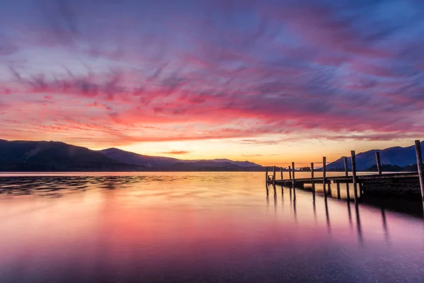 Impresionante Puesta Sol Vibrante Ashness Jetty Keswick Distrito Los Lagos —  Fotos de Stock