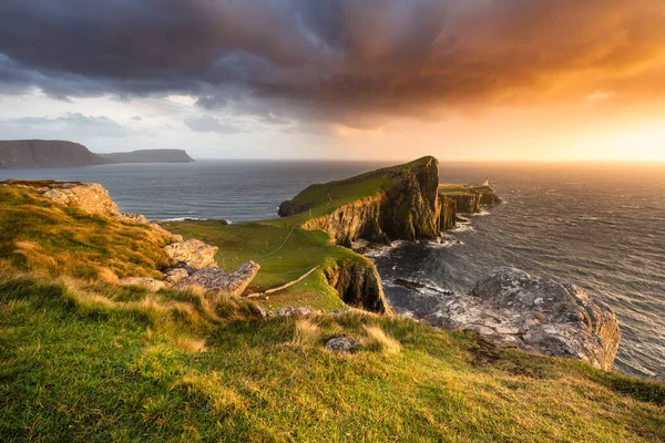 Dramatic Sunset Famous Landmark Neist Point Lighthouse Isle Skye Beautiful — Stock Photo, Image