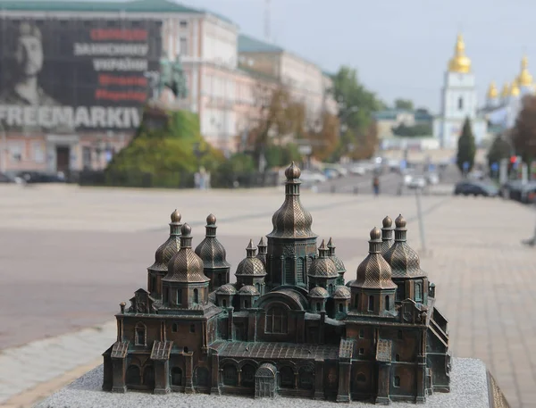 歴史的建造物と建築的建造物の3D建設 聖ソフィア大聖堂は 2020年9月25日キエフの国立保護区 ソフィア キエフスカヤ の近くにある 点字で作られたレリーフ状の板で覆われています — ストック写真
