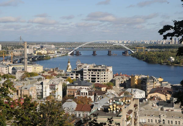 Vista Antigo Podil Processo Construção Uma Nova Ponte Através Dnieper — Fotografia de Stock