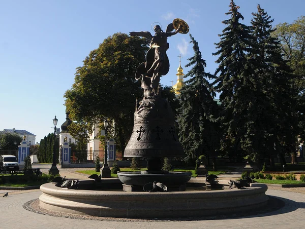 Pohled Novou Fontánu Vladimirské Gorce Svatý Archanděl Michael Mečem Štítem — Stock fotografie