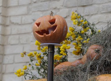 29 Ekim 2020 'de Kiev' de Cadılar Bayramı için dekoratif balkabağı.