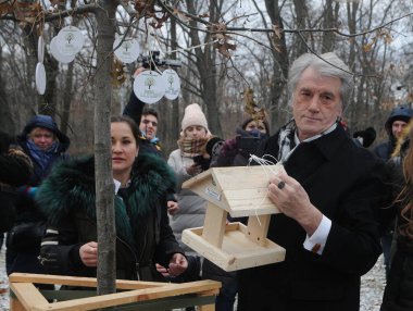 Ukrayna 'nın eski başkanı Viktor Yuşçenko, 8 Aralık 2020' de Kiev 'deki Goloseevsky Parkı' nda Ukrayna 'nın 