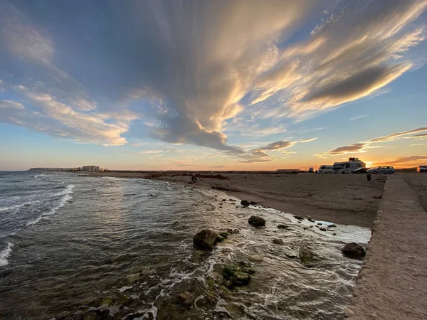 Hermosa Colorida Puesta Sol Con Nube Playa España — Foto de Stock