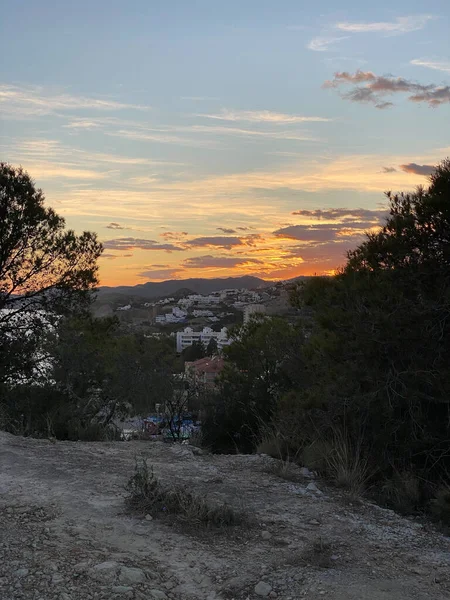 Schöner Und Farbenfroher Sonnenuntergang Mit Wolken Berg Spanien — Stockfoto