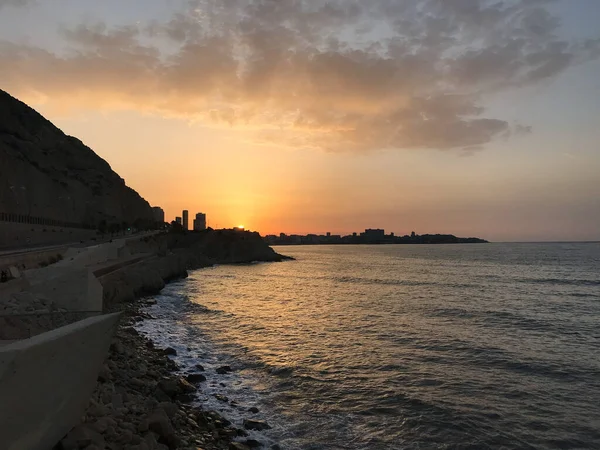 Hermoso Colorido Amanecer Playa Con Algunas Nubes España — Foto de Stock