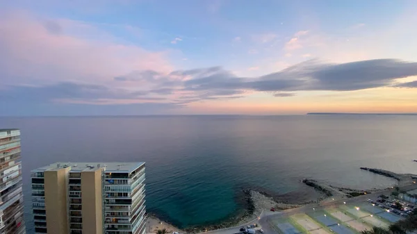 Hermoso Colorido Amanecer Playa Con Algunas Nubes España — Foto de Stock