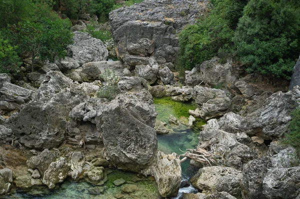 シエラス カゾラ自然公園のボローサ川の源のビュー セグラとラスヴィラ アンダルシア州 スペイン 晴れた日のルート — ストック写真
