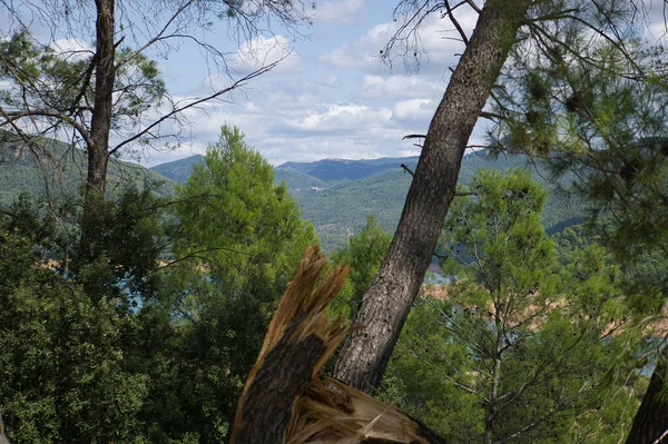 スペインのJenにあるSieras Cazorla Segura Las Vilas自然公園にあるTranco貯水池の景色 曇りの日の眺め — ストック写真