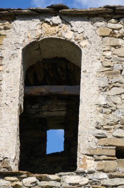 Escuain kasabası, eski bir köy, Hueca, Aragon, İspanya 'da. Güneşli bir günde