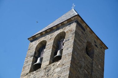 Lanuza kasabası, Gallego nehrinin kıyısında eski bir köy, Hueca, Aragon, İspanya 'da. Güneşli bir günde
