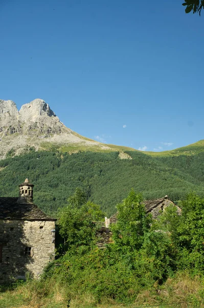 俯瞰西班牙Huesca省Aragonese Pyrenees的山脉 在阳光灿烂的日子里 — 图库照片