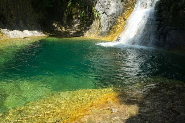 Majestic Hidden Waterfall Natural Landscape Localizado Nos Pirinéus Aragoneses Huesca — Fotografia de Stock