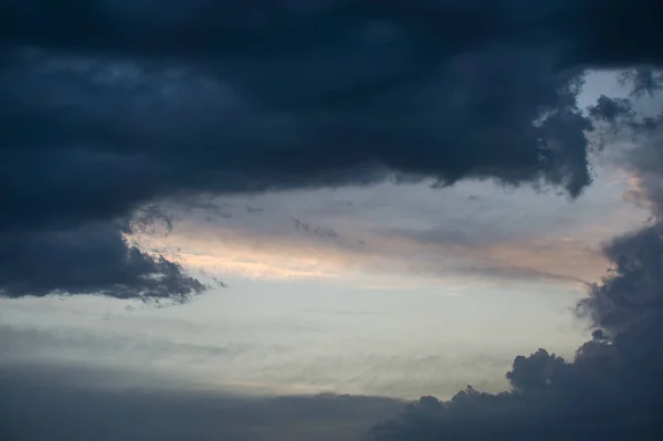 Nuvens Bonitas Coloridas Pôr Sol — Fotografia de Stock