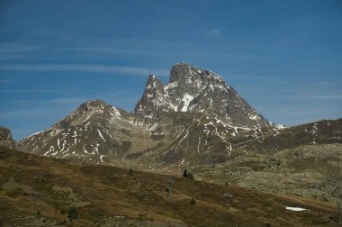 Anayet tepesi dibi olan Portalet. İspanya 'daki Aragonlu Pireneler' in ünlü dağları.